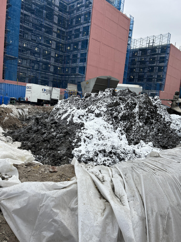 toxic-blob-left-at-brooklyn-construction-site-for-days,-enraging-gowanus-residents:-‘stinking-sh-tberg’