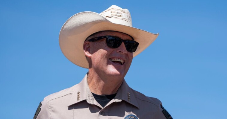 sheriff-gives-kamala-harris-a-rough-welcome-as-she-arrives-in-embattled-border-state-arizona