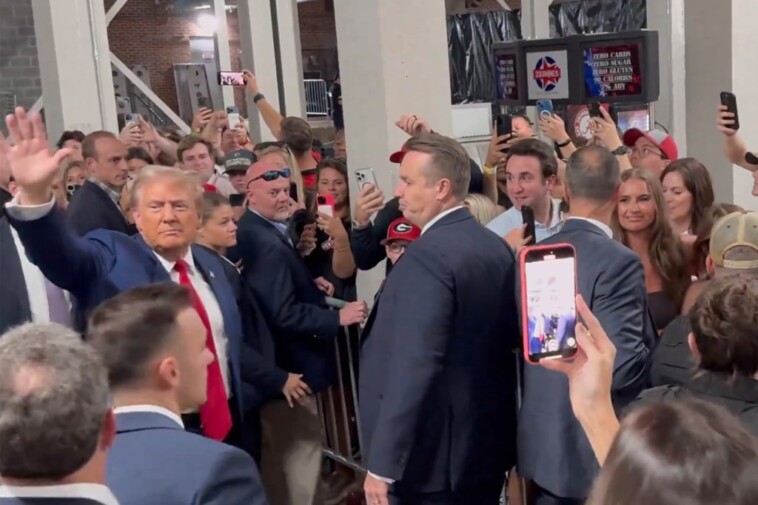 trump-greeted-by-chants-of-‘usa,’-tosses-popcorn-to-fans-as-he-attends-alabama-vs.-georgia-football-game