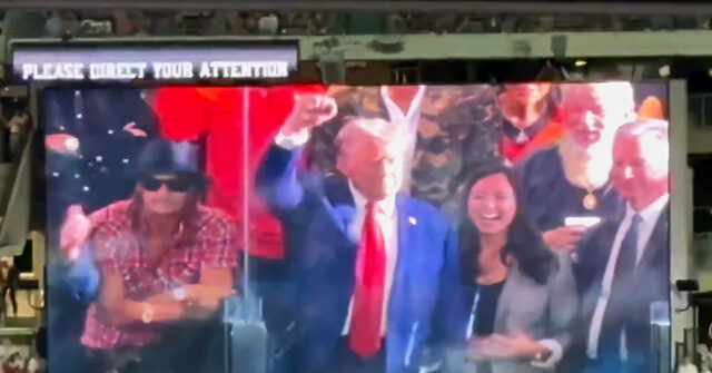 trump-receives-loud-welcome-at-alabama-georgia-football-game