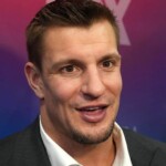 rob-gronkowski-left-confused-as-‘fox-nfl-sunday’-crew-pulls-off-hilarious-prank:-‘whoa!’