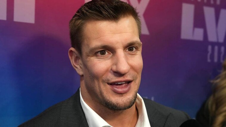 rob-gronkowski-left-confused-as-‘fox-nfl-sunday’-crew-pulls-off-hilarious-prank:-‘whoa!’