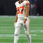 chiefs-receivers-rock-travis-kelce-t-shirts-in-support-of-tight-end-before-chargers-clash