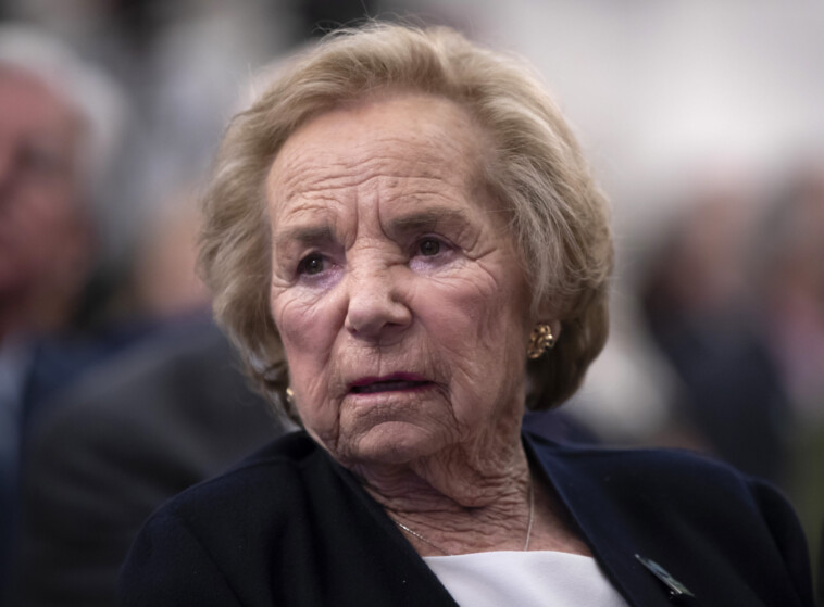 kennedy-family-matriarch-dies-at-96