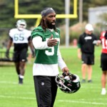 cj.-mosley-still-a-jets-injury-question-ahead-of-critical-bills-showdown