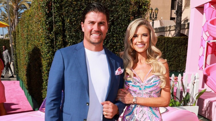 hgtv-star-christina-hall’s-estranged-husband-fires-back-in-an-attempt-to-block-her-from-selling-tennessee-home