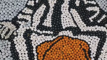 giant-‘beetlejuice’-mosaic-created-using-10k-pumpkins-and-gourds