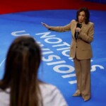 kamala-greets-latino-crowd-with-‘donde-esta-la-biblioteca?’