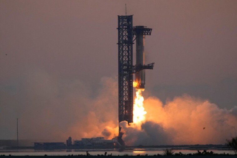 space-x-successfully-catches-falcon-super-heavy-rocket-booster-in-‘mechazilla-arms’