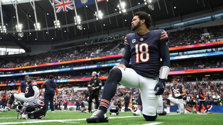 bears’-caleb-williams-inexplicably-throws-pass-off-teammate’s-facemask