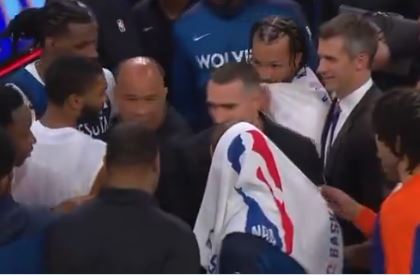 donte-divincenzo-barks-at-knicks-bench,-separated-from-rick-brunson-after-tense-exchange