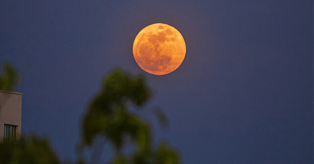 largest-‘supermoon’-of-the-year-coming-this-week-with-potentially-orange-hue