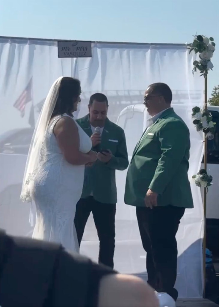 eagles-fans-get-married-in-wild-tailgate-ceremony-before-win-over-browns