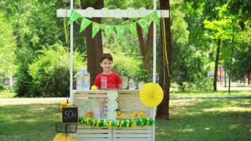 gay-couple-sues-10-year-old’s-lemonade-stand-for-refusing-to-bake-gay-wedding-cake