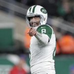 aaron-rodgers-does-it-again,-hits-another-hail-mary-for-jets