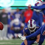 worst-extra-point-fail-ever?-nfl-fans-in-total-shock,-viciously-slam-bills-kicker-after-brutal-miss