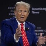 watch:-trump-obliterates-bloomberg’s-editor-in-chief,-hears-roar-from-the-crowd-during-fiery-interview