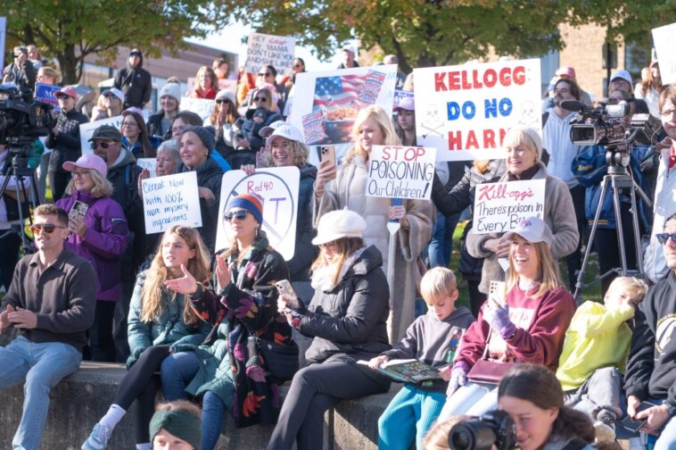 protesters-demand-kellogg’s-remove-‘harmful-additives’-injected-into-froot-loops,-apple-jacks-in-us:-‘here-for-all-the-mothers’