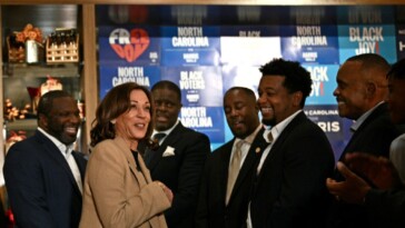 kamala-harris-urges-black-men-to-vote-for-her-to-legalize-weed-—-despite-convicting-1,900-as-da