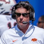 oklahoma-state’s-mike-gundy-suffers-bizarre-injury-after-‘run-in’-with-his-cattle