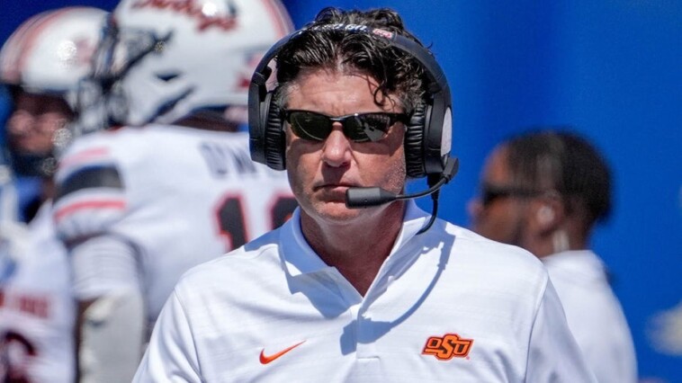 oklahoma-state’s-mike-gundy-suffers-bizarre-injury-after-‘run-in’-with-his-cattle