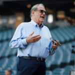 white-sox-owner-jerry-reinsdorf-reportedly-in-discussions-about-selling-team-after-historically-bad-season