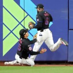 mets-outfielder-makes-sensational-catch-in-nlcs,-narrowly-avoiding-nasty-collision-with-teammate