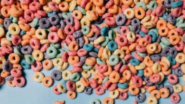 watch-—-‘stop-poisoning-our-children’:-kellogg’s-faces-1,000-strong-protest-over-dyes,-preservatives-in-cereals