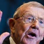 lou-holtz-gives-epic-response-amid-controversy-over-trans-volleyball-player