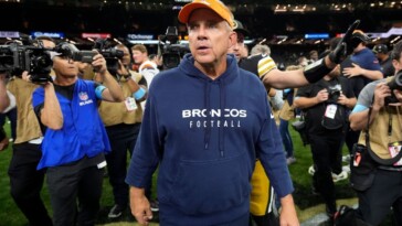 broncos-win-in-payton’s-‘special’-return-to-no.