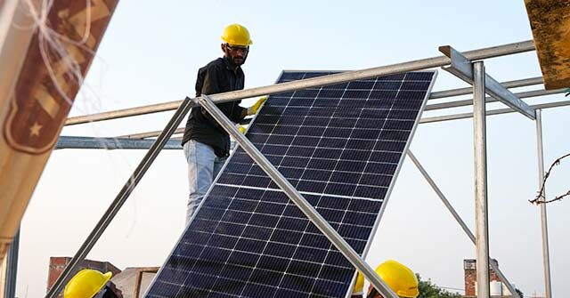 india-aims-to-export-solar-panels-by-2029,-challenging-chinese-dominance