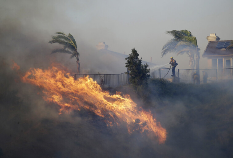 california-utility-company-preemptively-shuts-off-power-as-‘diablo-wind’-rolls-in