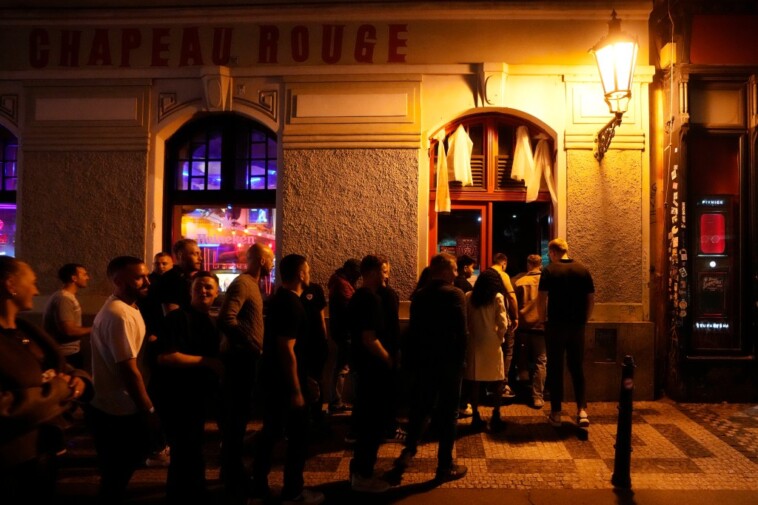 beer-loving-prague-bans-popular-nighttime-pub-crawls:-‘cheap-alco-tourism’