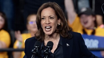 kamala’s-campaign-fumes-after-trump-cracks-jokes-about-her-at-charity-dinner