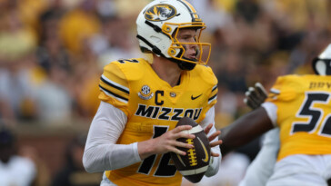 no-19-missouri-qb-brady-cook-leaves-game-vs.-auburn-in-first-quarter-with-ankle-injury