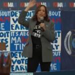 kamala-is-kollapsing:-a-visibly-exhausted-kamala-harris-was-on-stage-in-detroit-for-only-six-minutes,-36-seconds…-and-lizzo-never-performed!-(video)