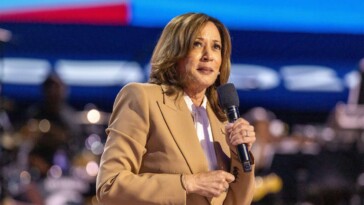 kamala-harris-begins-melting-after-rallygoer-says-‘jesus-is-lord’