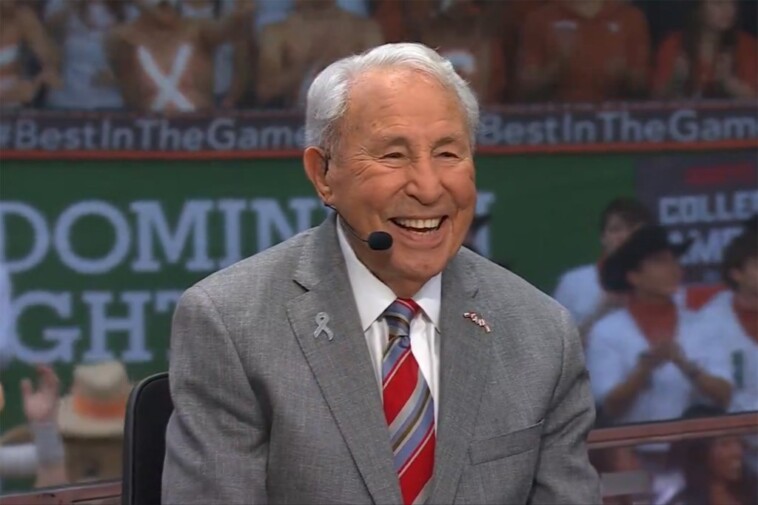 lee-corso-returns-to-‘college-gameday’-after-health-absence,-reveals-gutting-family-reason-for-cancer-pin