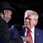 video:-boxing-hall-of-famer-thomas-‘hitman’-hearns-joins-trump-on-stage-in-motown:-‘make-detroit-great-again’