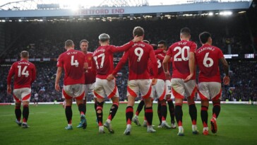 bloodied-but-not-beaten,-man-united-comeback-spurred-by-anger-and-garnacho