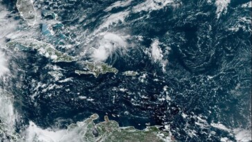 hurricane-oscar-brushes-past-turks-and-caicos-and-heads-toward-cuba