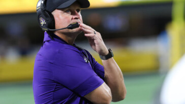 east-carolina-fires-coach-mike-houston-after-back-to-back-blowout-losses