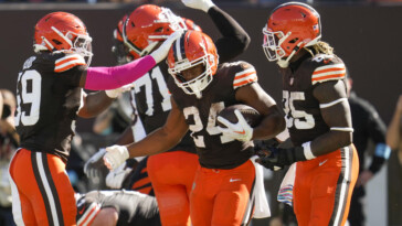 browns-rb-nick-chubb-makes-return-from-knee-injury,-scores-first-rushing-td-since-2022