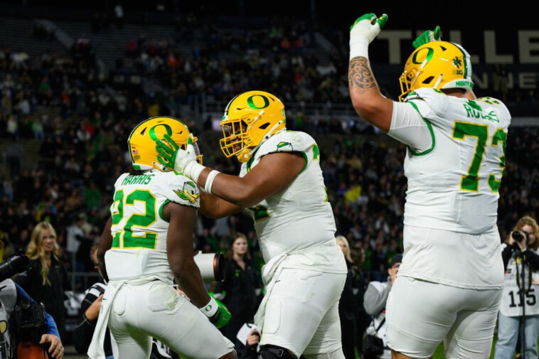 ap-top-25:-oregon-moves-up-to-no-1,-georgia-to-no.-2-after-bulldogs’-win-over-texas