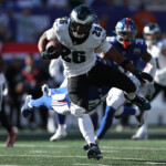 saquon-barkley-erupts-for-season-high-while-leading-eagles-to-blowout-win-over-giants