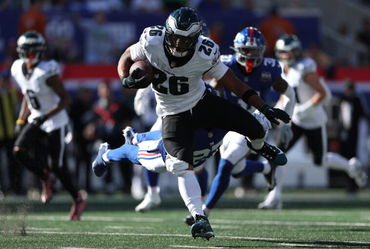 saquon-barkley-erupts-for-season-high-while-leading-eagles-to-blowout-win-over-giants