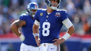 giants-qb-daniel-jones-finishes-blowout-loss-to-eagles-on-the-bench