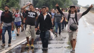 a-group-of-2,000-migrants-in-southern-mexico-depart-for-the-us-weeks-before-election-—-worried-about-potential-new-administration