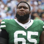 jets-ol-xavier-newman-carted-off-field-on-backboard,-taken-to-hospital-with-neck-injury