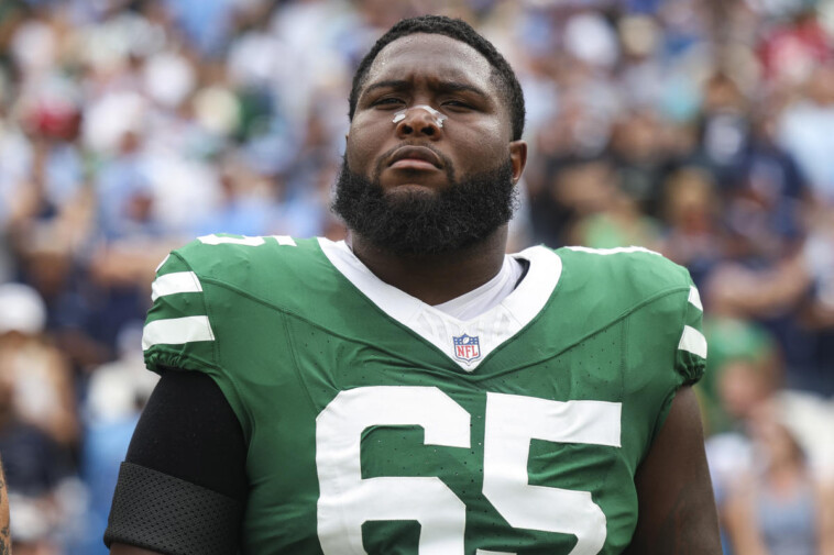 jets-ol-xavier-newman-carted-off-field-on-backboard,-taken-to-hospital-with-neck-injury